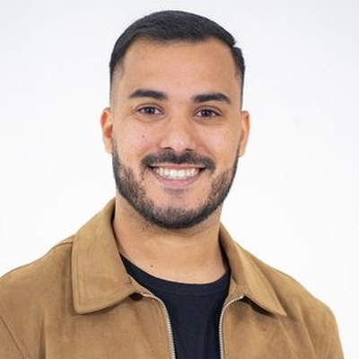 Pastor Yonathan Lara